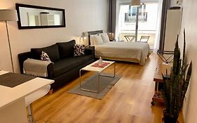 Apartamento Céntrico y Moderno con Balcon, Piscina, Gimnasio y Laundry